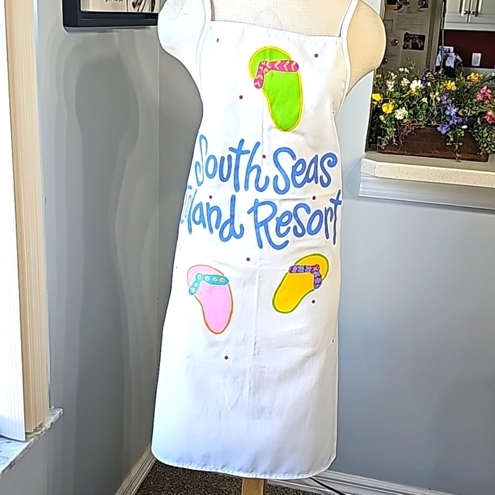 Apron‎ white with South Seas Island Resort. Size is 28" X 33". Great
